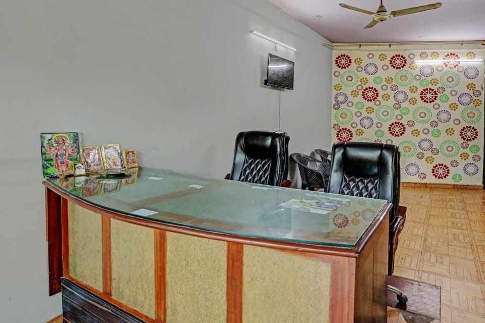 Hotel O by OYO Crown Hotel Hotel in Noida