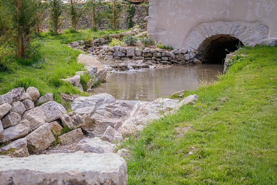 Le Moulin Dumas Bed and Breakfast in Grignan