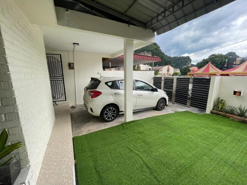 Cozy+Retro w/ boardgames_near LostWorld Tambun Vacation rental in Ipoh