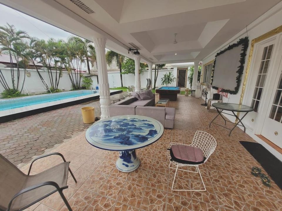 Take 2 Private Villas with pool -Jay's house Villa in Angeles
