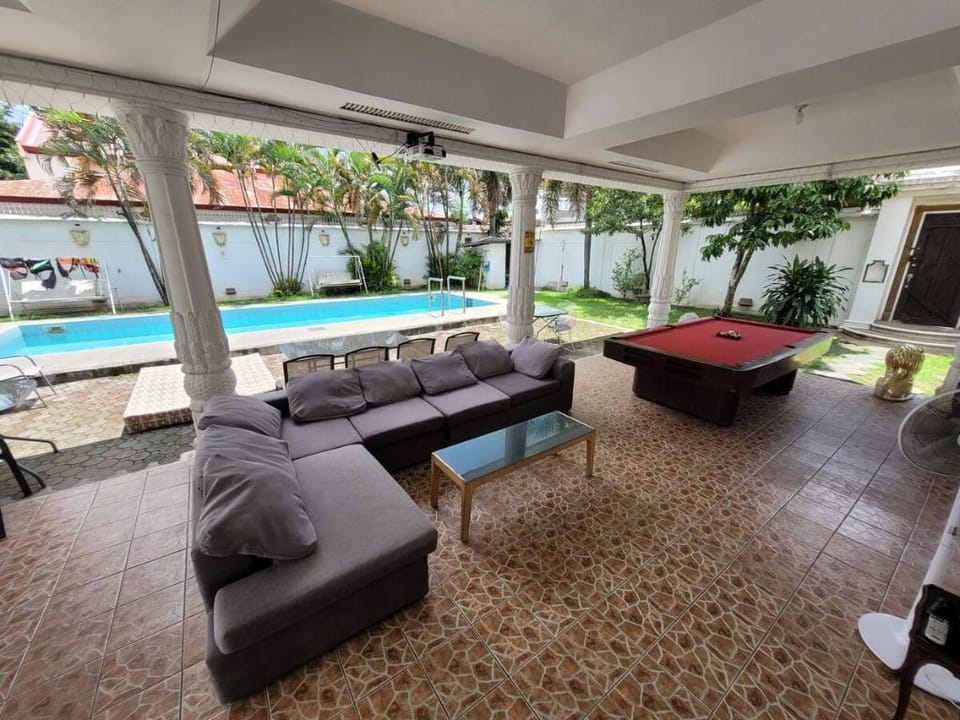 Take 2 Private Villas with pool -Jay's house Villa in Angeles