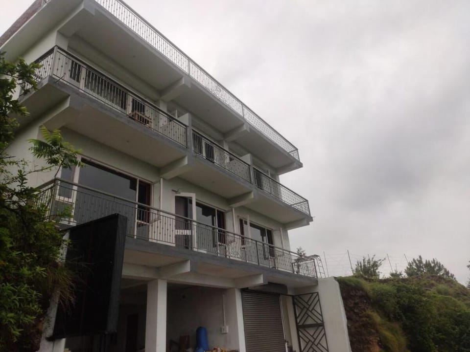 Panoramic Paradise:Windmill Inn Apartment in Himachal Pradesh