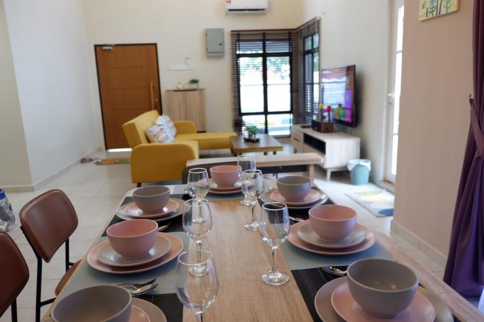 San Casa A’Famosa cosy Villa/bungalow 5 rooms18pax Villa in Negeri Sembilan, Malaysia