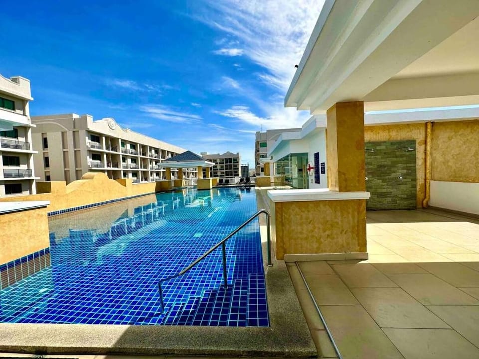 Beautiful Condo with Pool access-Sauna & Fast NET Vacation rental in Pattaya City