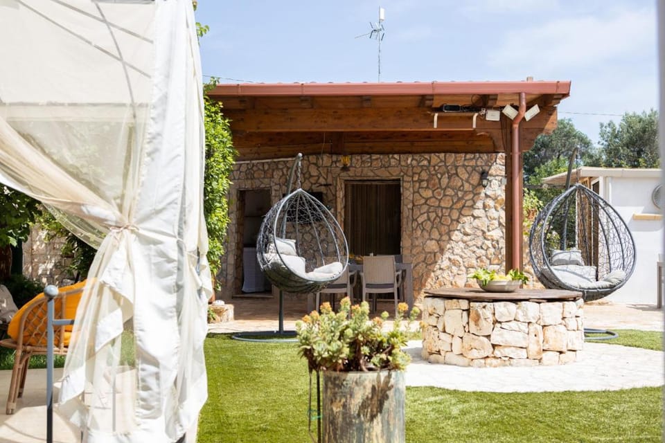 trullo nonna netta con piscina idromassaggio e area giochi Vacation rental in Province of Taranto