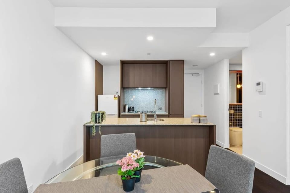 A Comfy Apt Only a 5-min Walk to Victoria Market Apartment in Melbourne