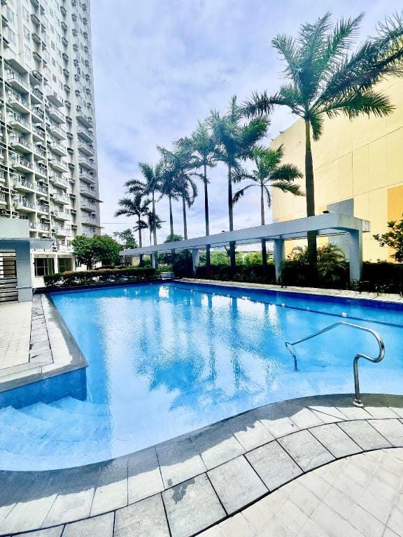 Condotel 2 Bedroom 2Baths,family &kitchen by Ayala Vacation rental in Pasay