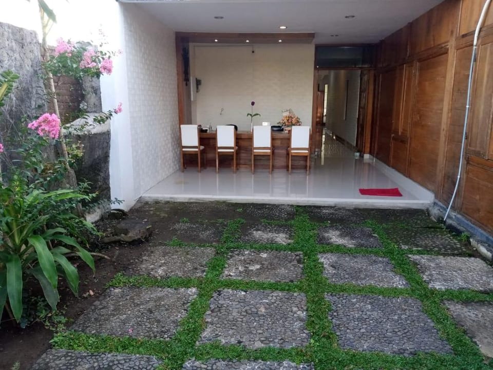 Cahaya Losmen Sragen Syariah Bed and Breakfast in East Java