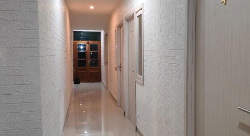 Cahaya Losmen Sragen Syariah Bed and Breakfast in East Java