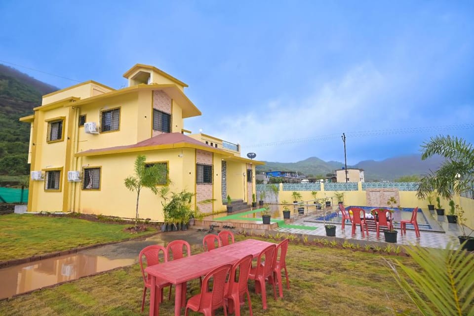 Stalian farm house Villa in Lonavla