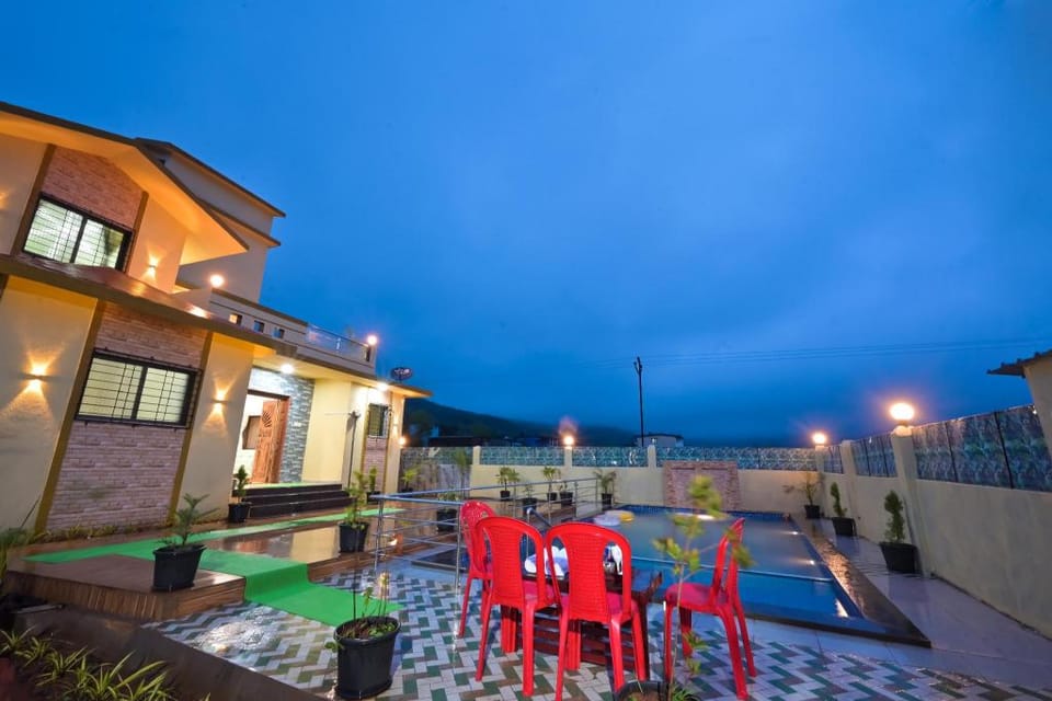 Stalian farm house Villa in Lonavla