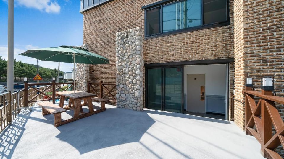 Donghae badae meomuleuda Bed and Breakfast in South Korea