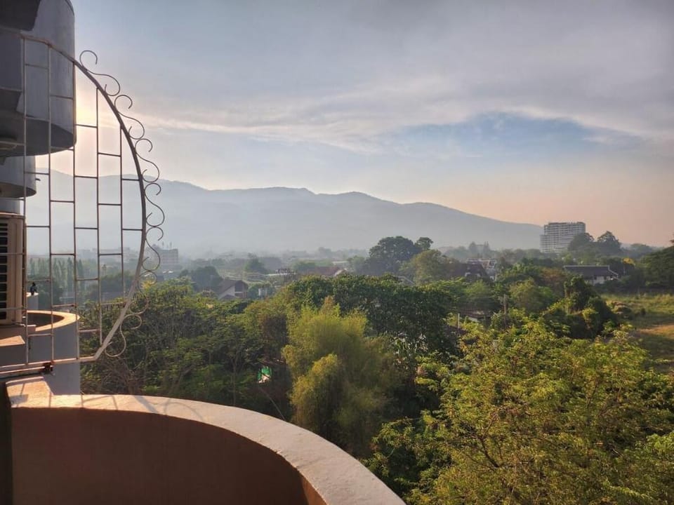 Great Location near Nimman, MAYA, CMU area Apartment in Chiang Mai