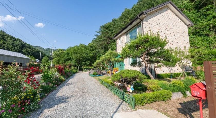 Chuncheon Byeol Kkot Soop Bed and Breakfast in Gyeonggi-do