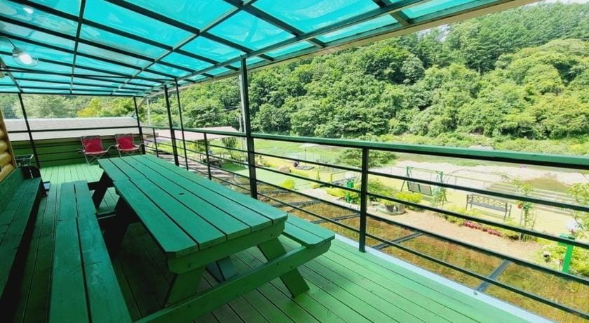 Gapyeong Chorok Jeongwon Gyegok Dokchae Pension Bed and Breakfast in Gyeonggi-do