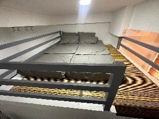 Cozy condo w/ loft bed (EDSA QC) Apartment in Quezon City