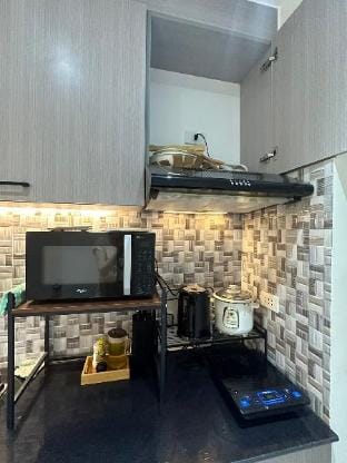 Cozy condo w/ loft bed (EDSA QC) Apartment in Quezon City