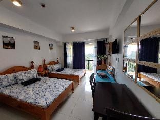 Minesview Park studio with balcony Apartment in Baguio