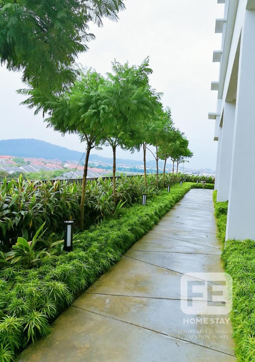 Netflix WiFi Cozy Homestay Trefoil Setia Alam Shah Alam Apartment in Selangor, Malaysia