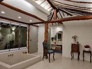 Jeonju Hanokmaeul Nest175 Jaczzi Dokchae Pension Bed and Breakfast in South Korea