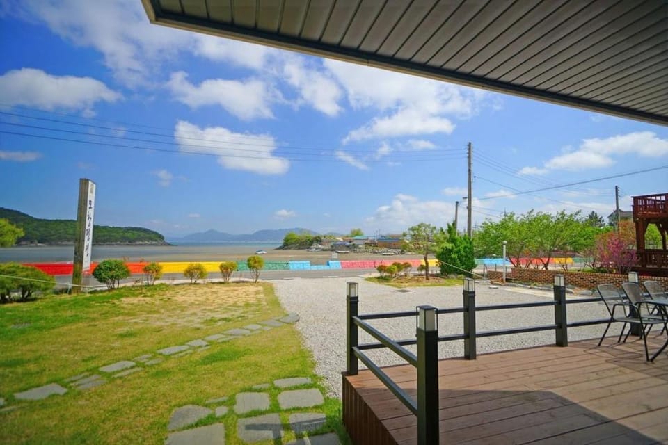 Areumdaun Mohang Dokchae Pension Bed and Breakfast in South Korea