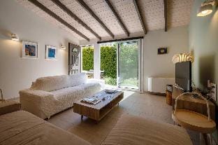 Linas Home - Kalamata Mediterranean Villas Apartment in Messenia