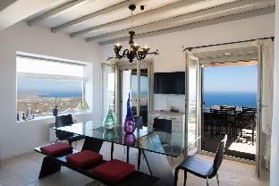 Sunset Villa with Private Pool and 360 View! Villa in Mykonos, Mikonos 846 00, Greece