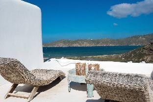 Captivating Villa with Panoramic View in Panormos Villa in Mykonos, Mikonos 846 00, Greece