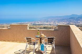 Villa Panorama Tria in Drouseia Apartment in Paphos District