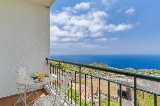 Sunset Horizon by Atlantic Holiday Apartment in Câmara De Lobos