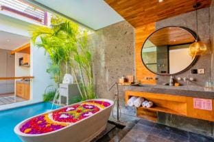 Romantic 1BR Luxury Villa and Bathtub AN86B Villa in North Kuta