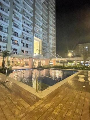 Resort style condo in the City! 2BR Infina Towers Vacation rental in Quezon City
