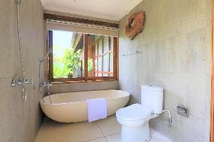 Vesloni Deluxe Villa with Private Pool  #P28  Villa in Sukawati