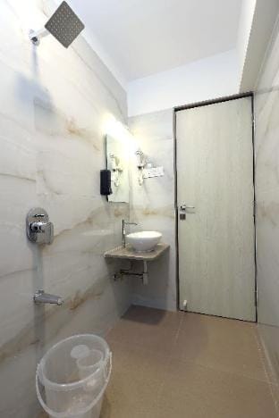 High-End 3 BHK for Executives – Borivali Mumbai Apartment in Mumbai
