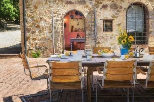 Podere Santa Croce 10, Emma Villas Apartment in Tuscany