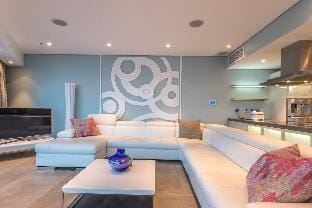 Picturesque Pearl's Penthouse Apartment in Umhlanga