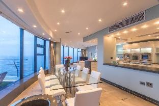 Picturesque Pearl's Penthouse Apartment in Umhlanga