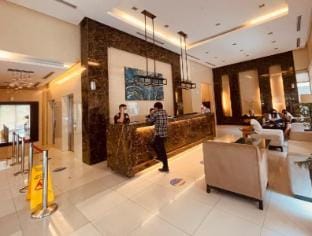 Spacious 1Bedroom Condo near US Embassy & St Lukes Vacation rental in Manila City