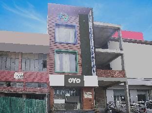 Hotel O AV Continental Vacation rental in Punjab, India