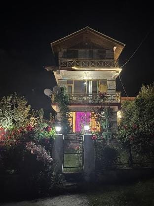 Mountain face cottage Manali Villa in Himachal Pradesh