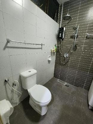 Peaceful garden 4/5pax Cozy room Ikea Aeon Toppen Apartment in Johor Bahru