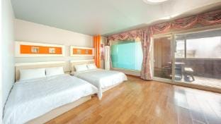 Ganghwado Dongmag Spa Pension Bed and Breakfast in Gyeonggi-do