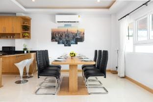 Relax pool Villa 芭堤雅私人泳池别墅+按摩池+BBQ近步行街+免费清洁 Villa in Pattaya City