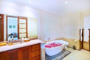Luxury 3 BR  Private Pool Villa at Seminyak#PS04 Villa in North Kuta