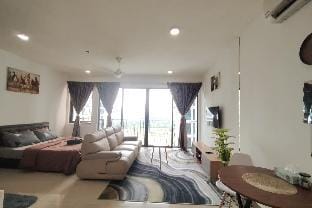 Studio Suite @TREFOIL SETIA ALAM (Wifi + Netflix)R Apartment in Selangor, Malaysia