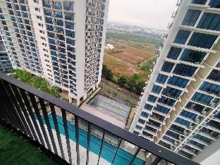 Studio Suite @TREFOIL SETIA ALAM (Wifi + Netflix)R Apartment in Selangor, Malaysia