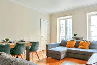 Superbe Appartement Pres de l Arc De Triomphe  Apartment in Paris
