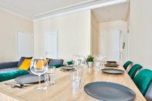 Superbe Appartement Pres de l Arc De Triomphe  Apartment in Paris
