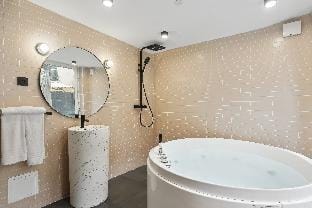 6 kazabella Modern flat with jacuzzi Maisons Alfort Apartment in Créteil