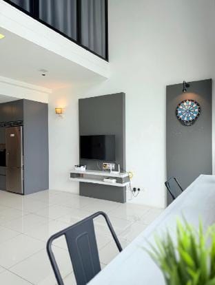 Sunrise Gurney Seaview 162 By IZ Apartment in George Town